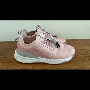 Clove pink healthcare shoes!